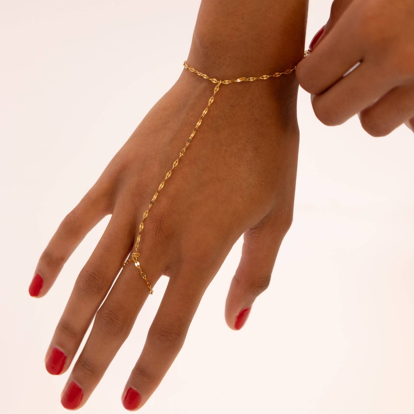 18K Gold PVD Stainless Steel Lip Hand Chain: Gold