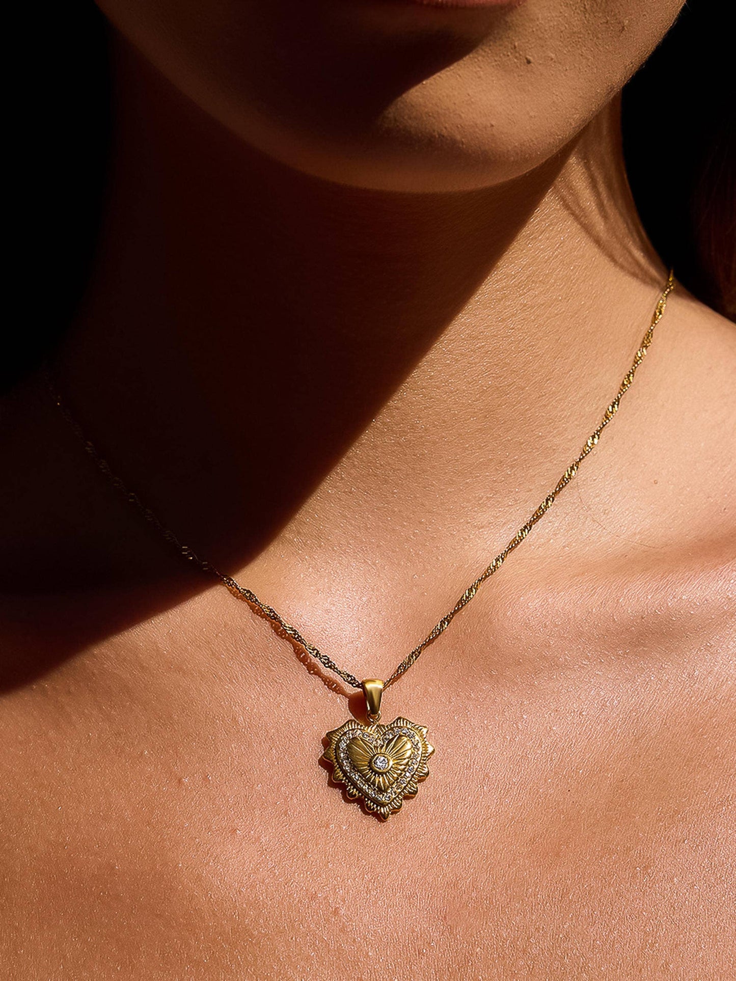 Valea 18K Gold Non-Tarnish CZ Heart Pendant Necklace: Yellow Gold