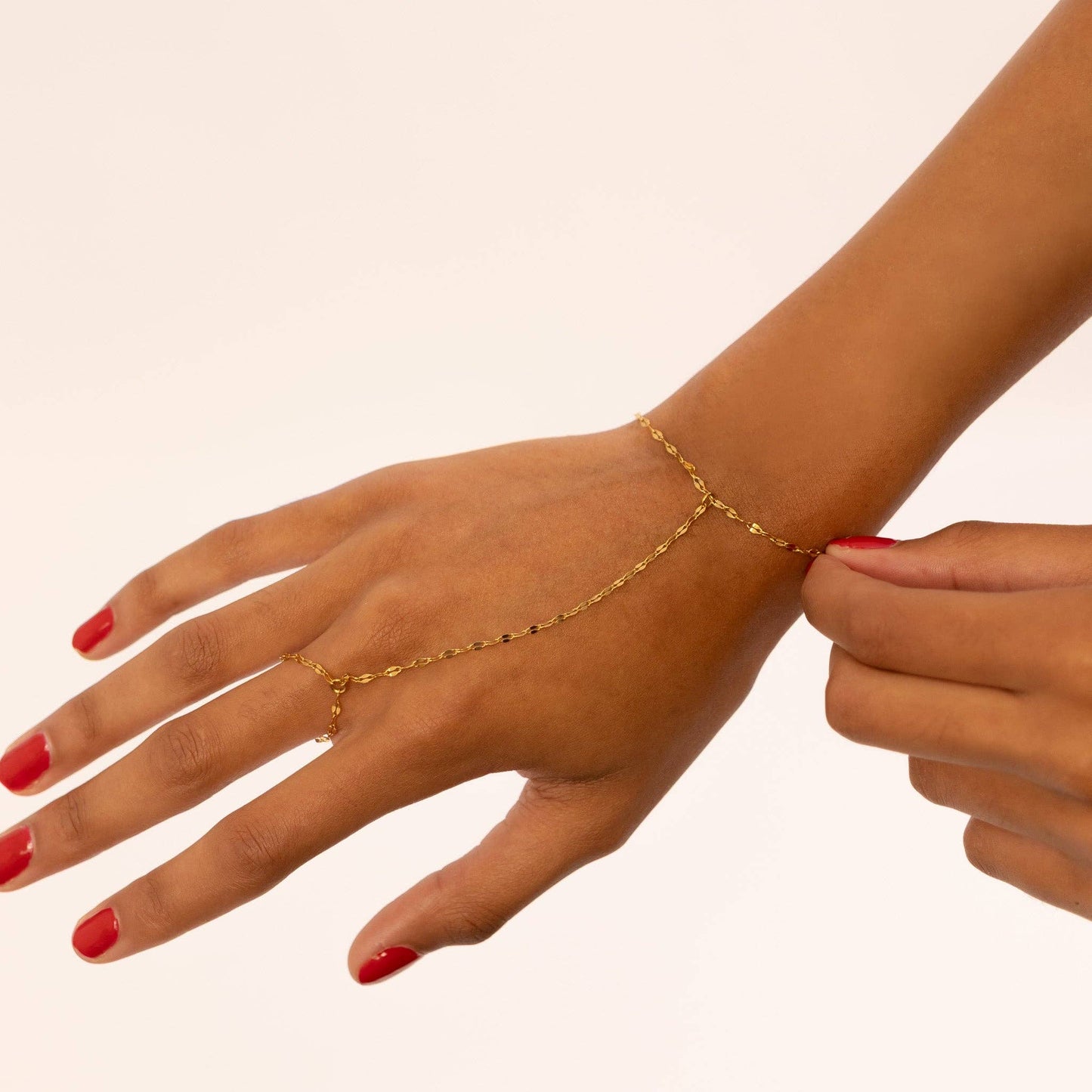 18K Gold PVD Stainless Steel Lip Hand Chain: Gold