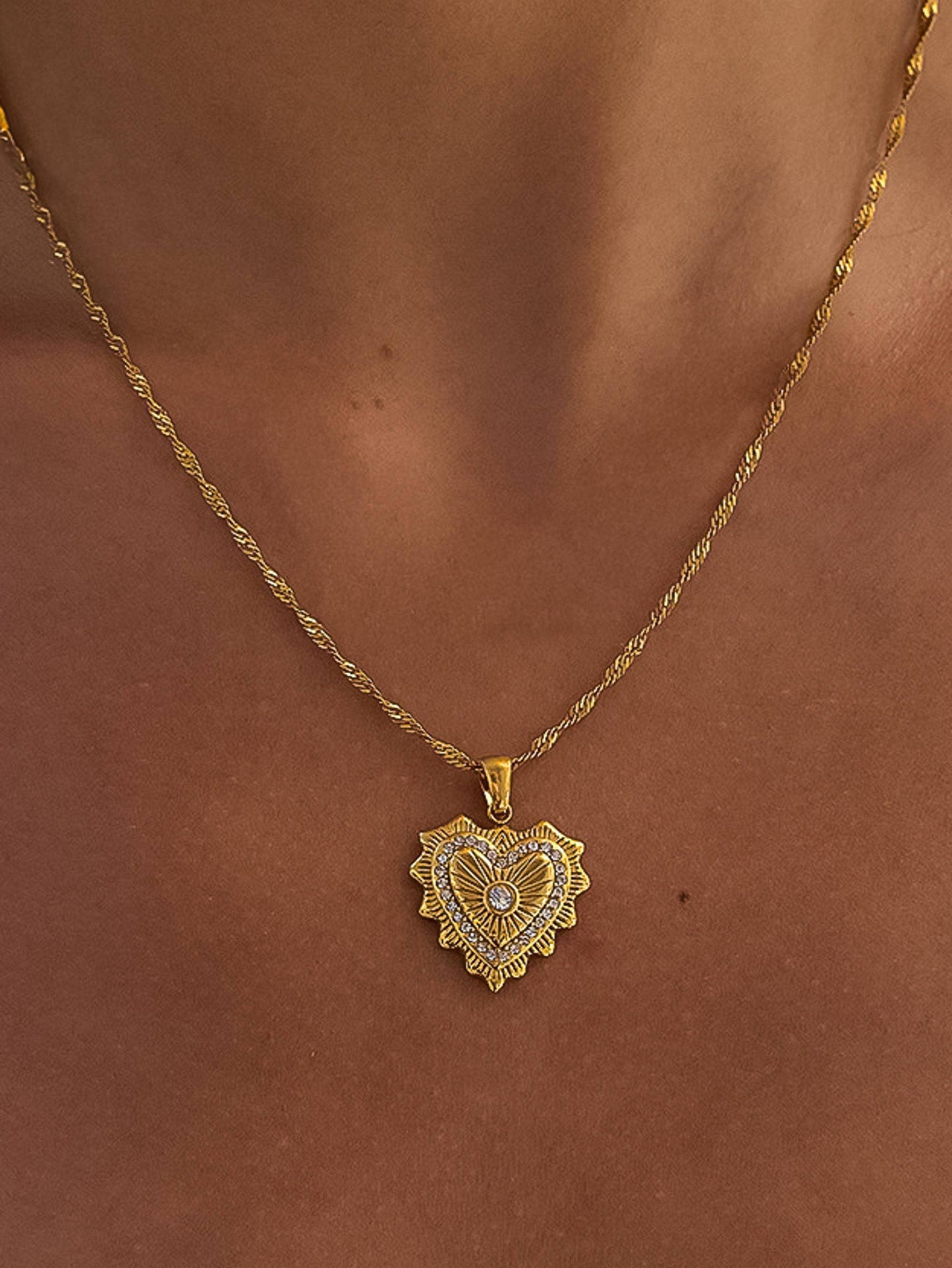 Valea 18K Gold Non-Tarnish CZ Heart Pendant Necklace: Yellow Gold